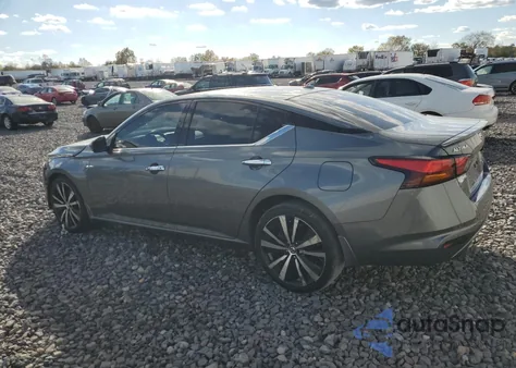 2019 Nissan Altima Platinum z USA, uszkodzony, nr VIN 1N4BL4FW9KC127694